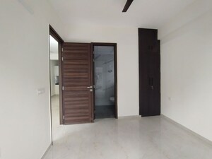 Room in 3.5 BHK Apartment at Smart World Gems, Sector 89 – for Rent
