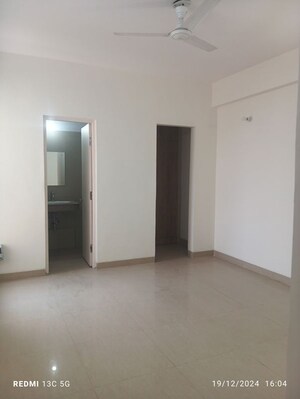 Room in 2 BHK Apartment at Emaar Emerald Estate, Sector 65 – for Rent