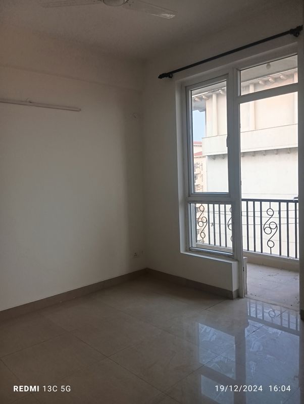 2 BHK + Extra Room Apartment For Rent in Emaar Emerald Estate