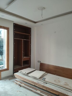 Room in 3 BHK Builder Floor at BPTP District, Sector 81 – for Sale
