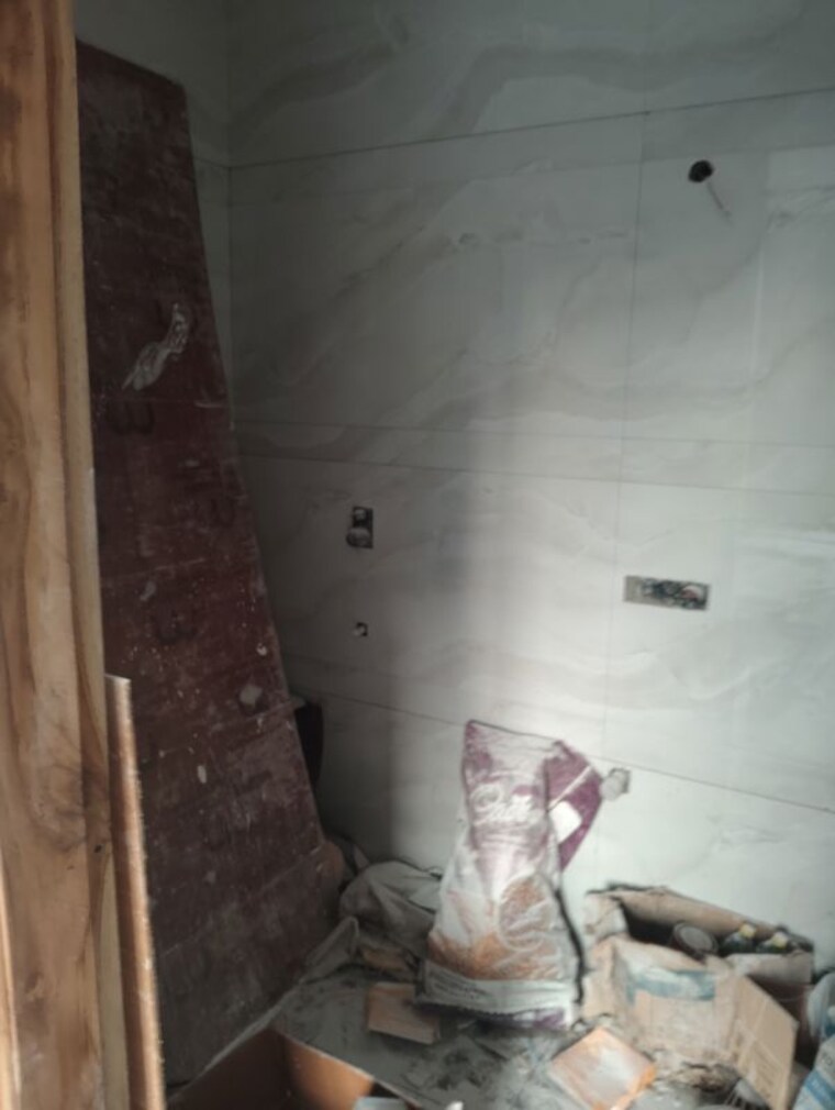 Bathroom, bptp-district 3 Bedroom 180 Sq.Yd. Builder Floor In Sector 81 Faridabad 9909831