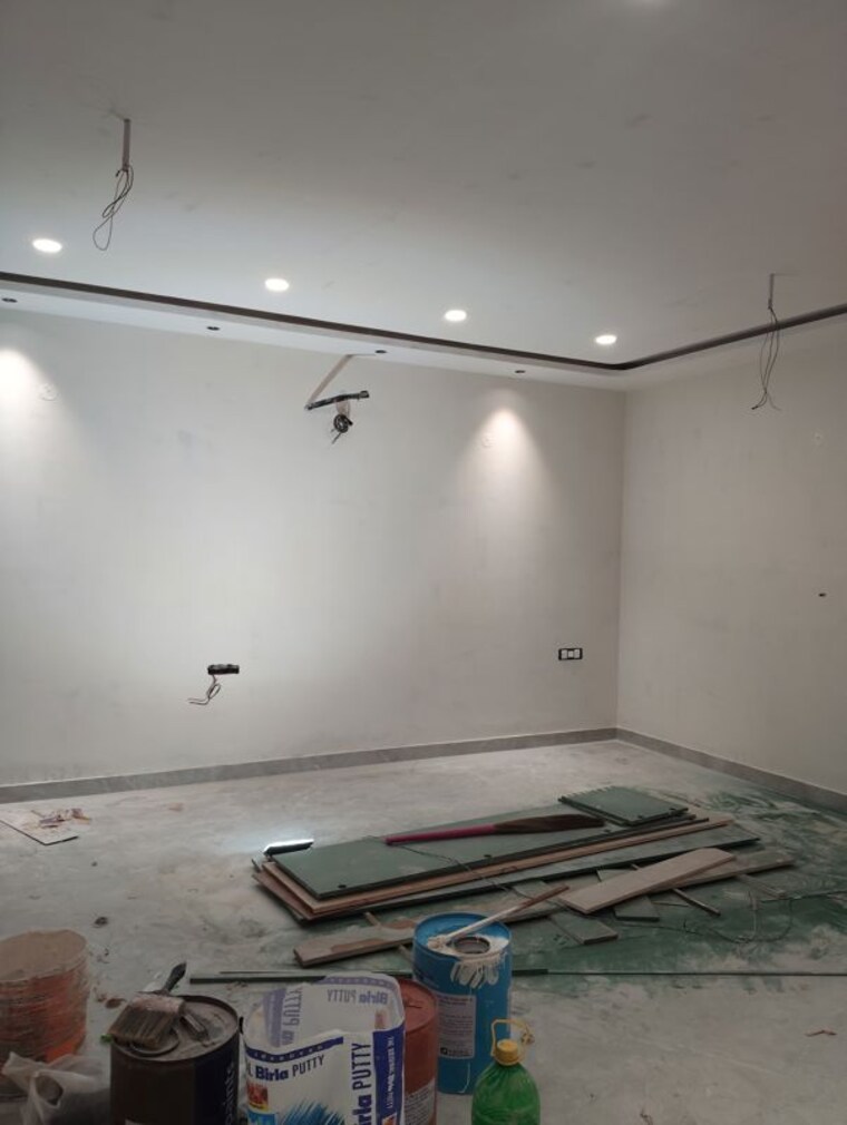 Room, bptp-district 3 Bedroom 180 Sq.Yd. Builder Floor In Sector 81 Faridabad 9909831