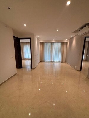 Room in 3 BHK Apartment at Hiranandani Highland, Powai – for Rent