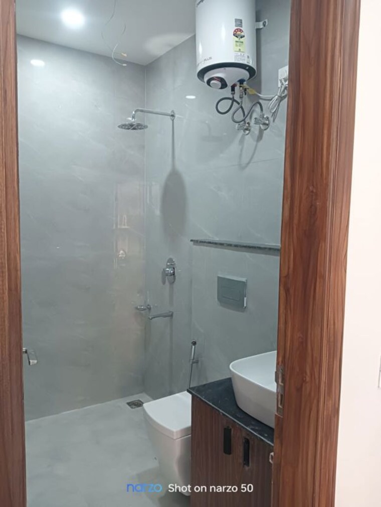 Bathroom, sector 55 1.5 Bedroom 300 Sq.Yd. Builder Floor In Sector 55 Gurgaon 9909871