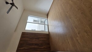 Room in 3.5 BHK Apartment at Eldeco Green Meadows, Pi Greater Noida – for Rent