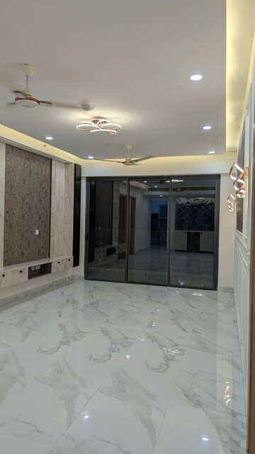 Room in 3 BHK Apartment at M3M Heights, Sector 65 – for Rent