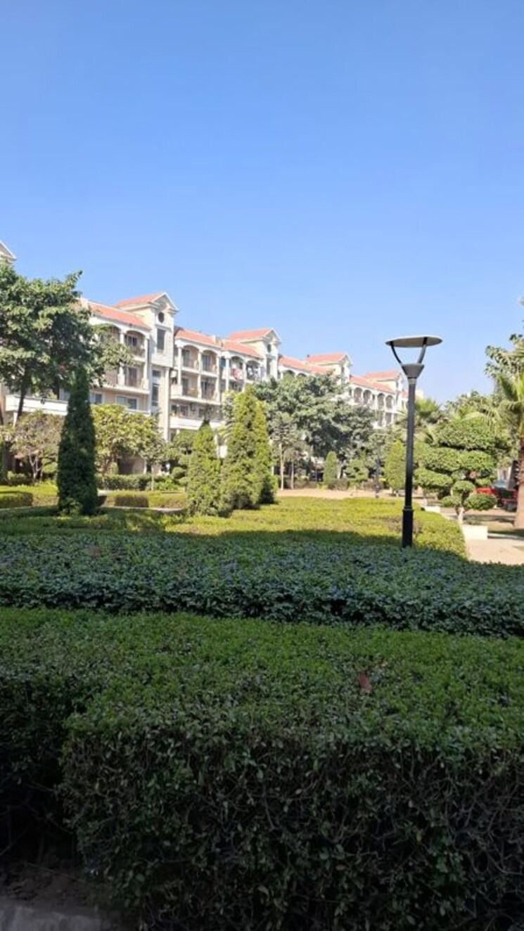 Garden, sushma-valencia 3 Bedroom 1500 Sq.Ft. Apartment In International Airport Road Zirakpur 9909794