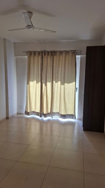 Room in 3 BHK Apartment at Sushma Valencia, International Airport Road – for Rent