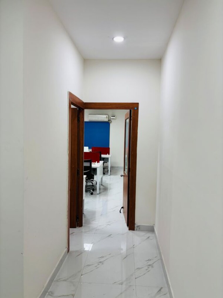 Room, madhapur Commercial Office Space 1000 Sq.Ft. In Madhapur Hyderabad 9909936