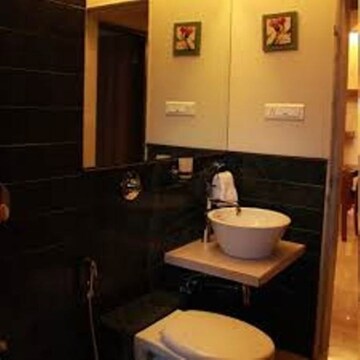 Bathroom in 2.5 BHK Apartment at Satyam CHS Chembur, Chembur – for Rent