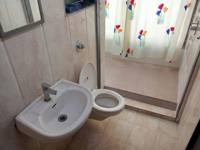 Bathroom, hi-tech-castle 3 Bedroom 1500 Sq.Ft. Apartment In Ulwe Navi Mumbai 9910143
