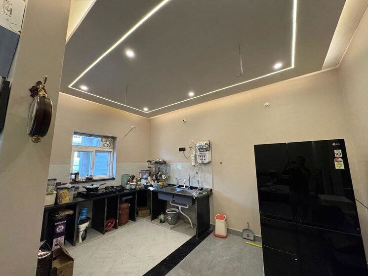 Master Bedroom, gomti nagar 4 Bedroom 2400 Sq.Ft. Villa In Gomti Nagar Lucknow 9910158