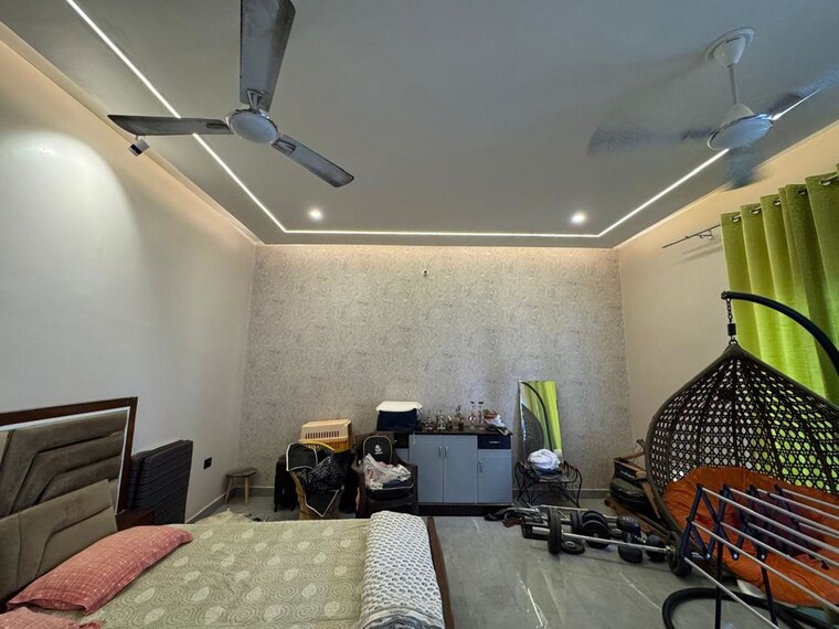 Master Bedroom, gomti nagar 4 Bedroom 2400 Sq.Ft. Villa In Gomti Nagar Lucknow 9910158