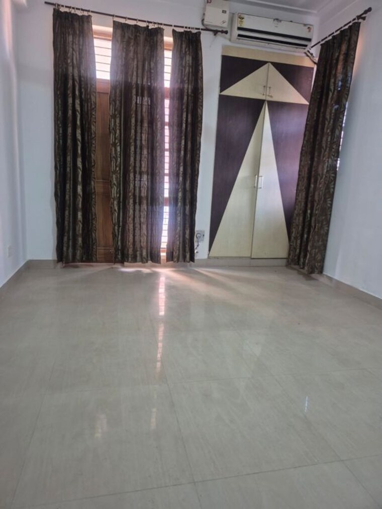 Room, rajpur road 2 Bedroom 1700 Sq.Ft. Builder Floor In Rajpur Road Dehradun 9910163