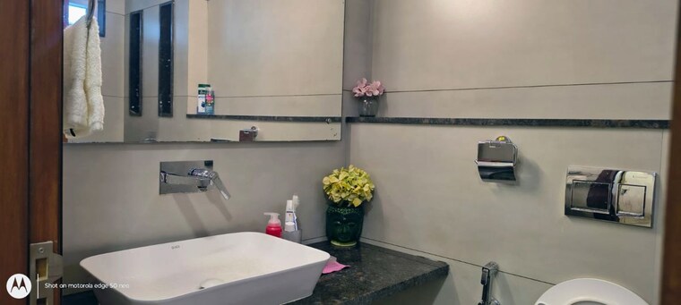 Attached Bathroom, lajpat nagar 2 Bedroom 1600 Sq.Ft. Builder Floor In Lajpat Nagar Delhi 9910165