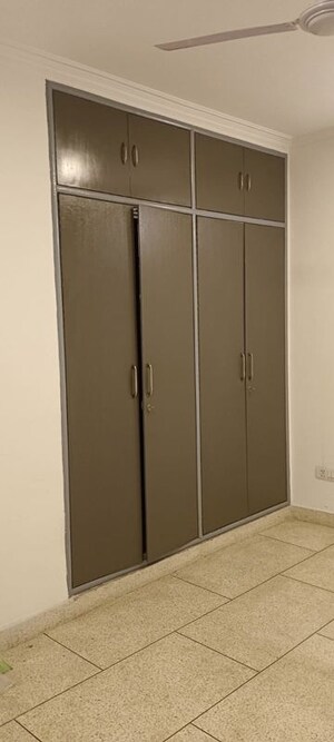 Furnished Amenities in 2 BHK Builder Floor at Chittaranjan Park – for Sale