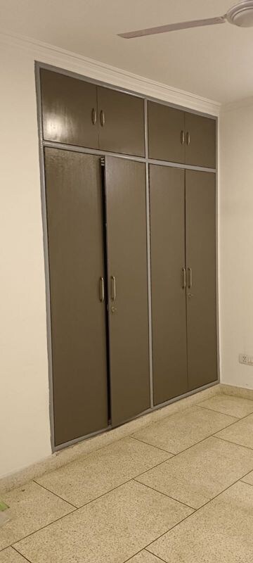 Furnished Amenities in 2 BHK Builder Floor at Chittaranjan Park – for Sale