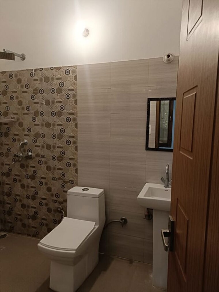 Bathroom, sahastradhara road 2 Bedroom 1600 Sq.Ft. Builder Floor In Sahastradhara Road Dehradun 9910178