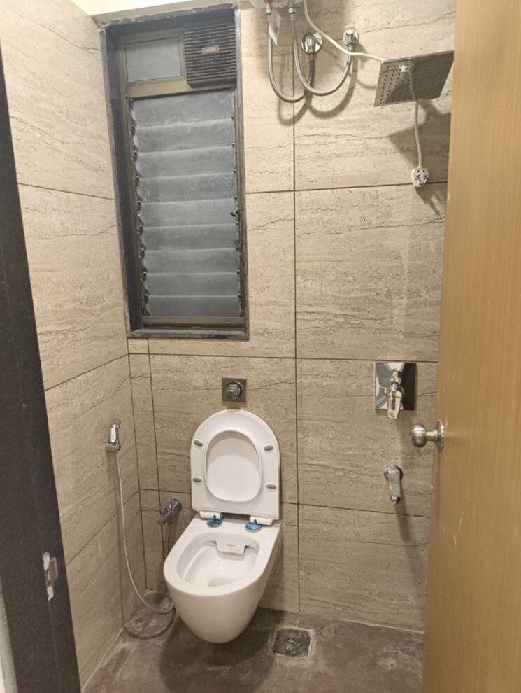 Bathroom, chandak-34-park-estate 2 Bedroom 800 Sq.Ft. Apartment In Goregaon West Mumbai 9910084