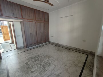 Room in 2 BHK Builder Floor at Huda Staff Colony, Sector 46 – for Rent