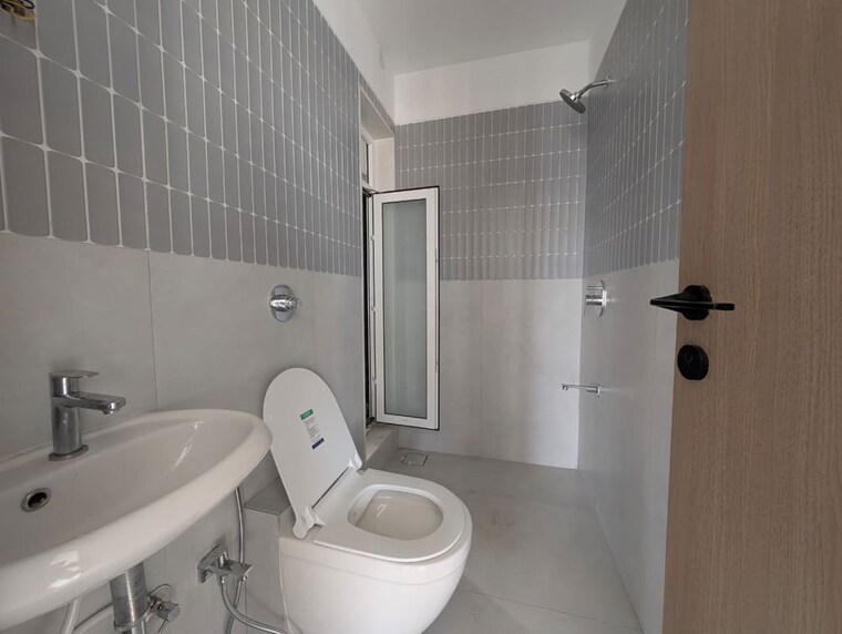 Bathroom, jaydeep-elanza 2 Bedroom 605 Sq.Ft. Apartment In Chembur Mumbai 9909004