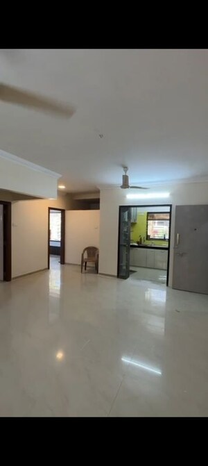 2 BHK Apartment For Rent in Ahimsa Niketan CHS, Malad West