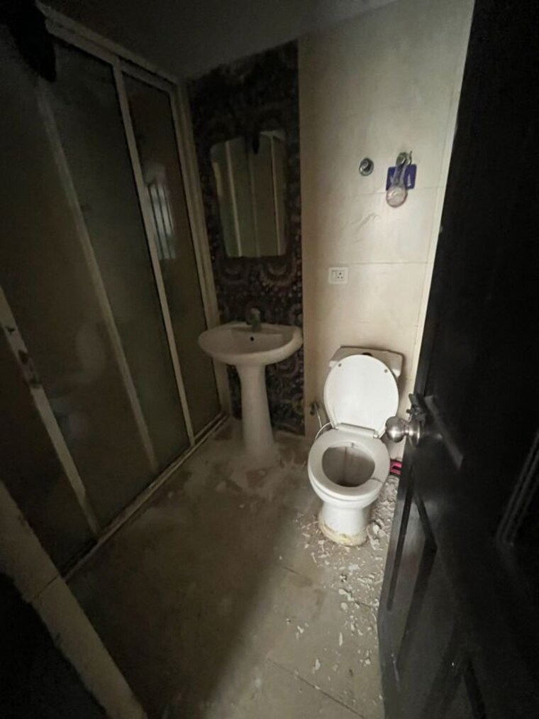 Bathroom, sector 120 2 Bedroom 962 Sq.Ft. Apartment In Sector 120 Noida 9910252