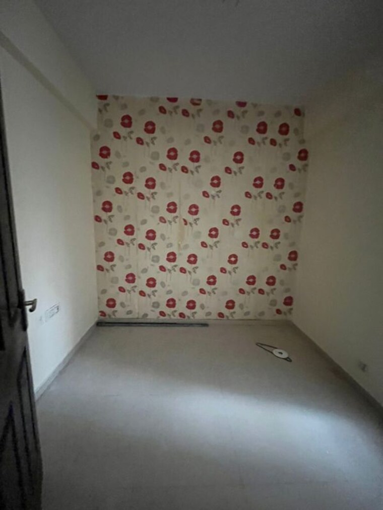 Room, sector 120 2 Bedroom 962 Sq.Ft. Apartment In Sector 120 Noida 9910252