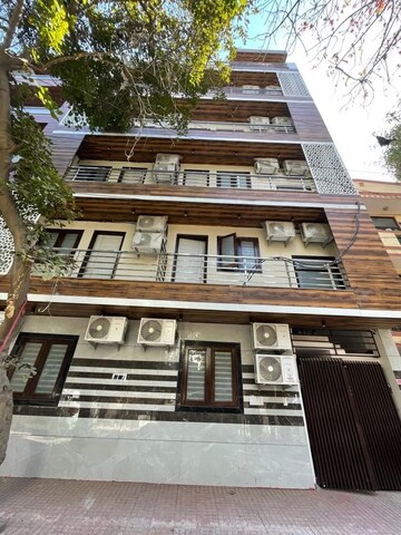 Studio Builder Floor – Exterior View View at Sector 40 - for Rent