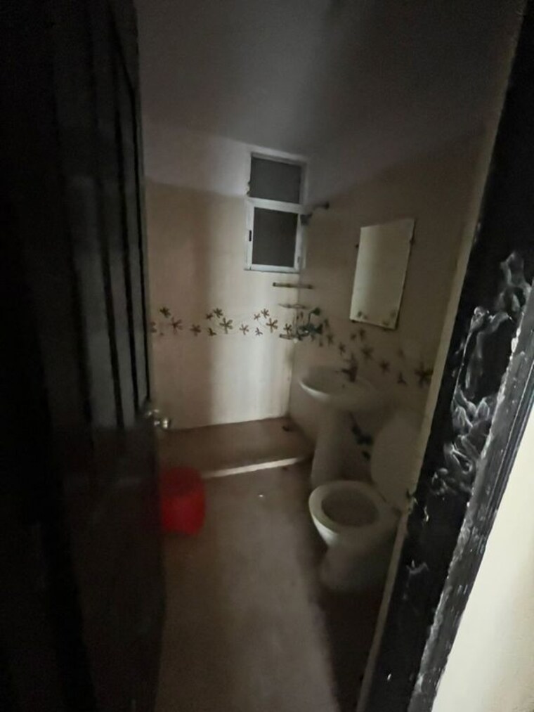 Bathroom, sector 120 2 Bedroom 975 Sq.Ft. Apartment In Sector 120 Noida 9910256