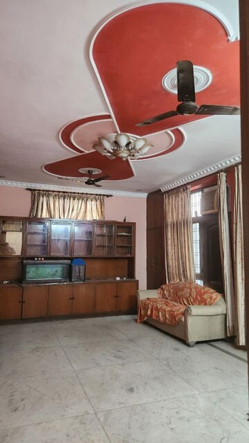 Bedroom in 2 BHK Builder Floor at Sector 31 – for Rent