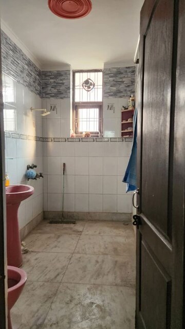 Master Bedroom in 2 BHK Builder Floor at Sector 31 – for Rent