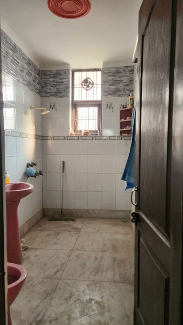 Master Bedroom, sector 31 2 Bedroom 1400 Sq.Ft. Builder Floor In Sector 31 Faridabad 9910445