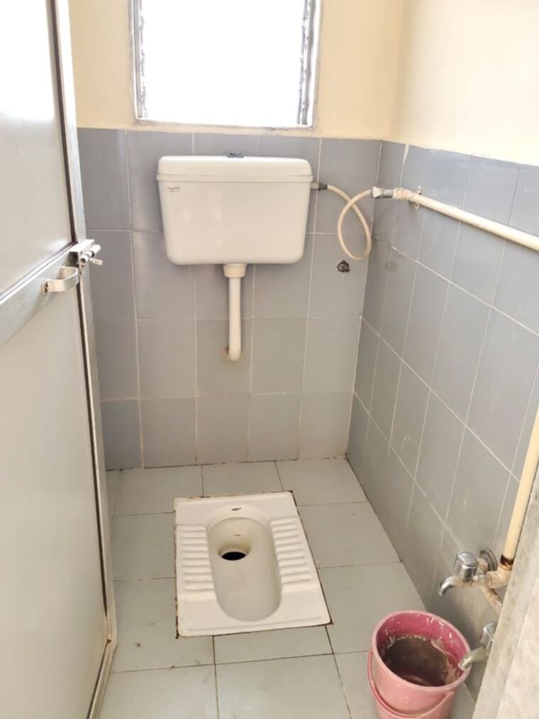 Bathroom, om-siddhivinayak-chs-andheri 1 Bedroom 450 Sq.Ft. Apartment In Andheri East Mumbai 9910396