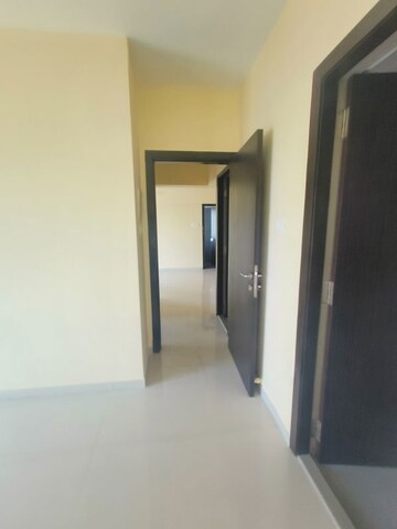 Room in 3 BHK Apartment at Kanakia Discovery, Borivali East – for Rent