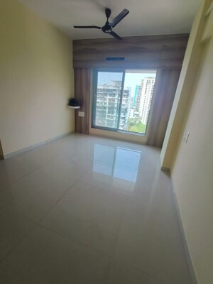 Room in 3 BHK Apartment at Kanakia Discovery, Borivali East – for Rent