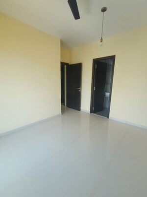 Room in 3 BHK Apartment at Kanakia Discovery, Borivali East – for Rent