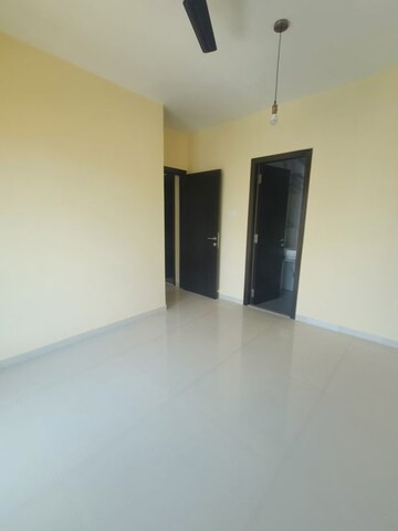 Room in 3 BHK Apartment at Kanakia Discovery, Borivali East – for Rent