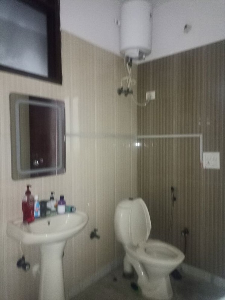 Bathroom, rwa-apartments-sector-50 2.5 Bedroom 1450 Sq.Ft. Independent House In Sector 50 Noida 9910642
