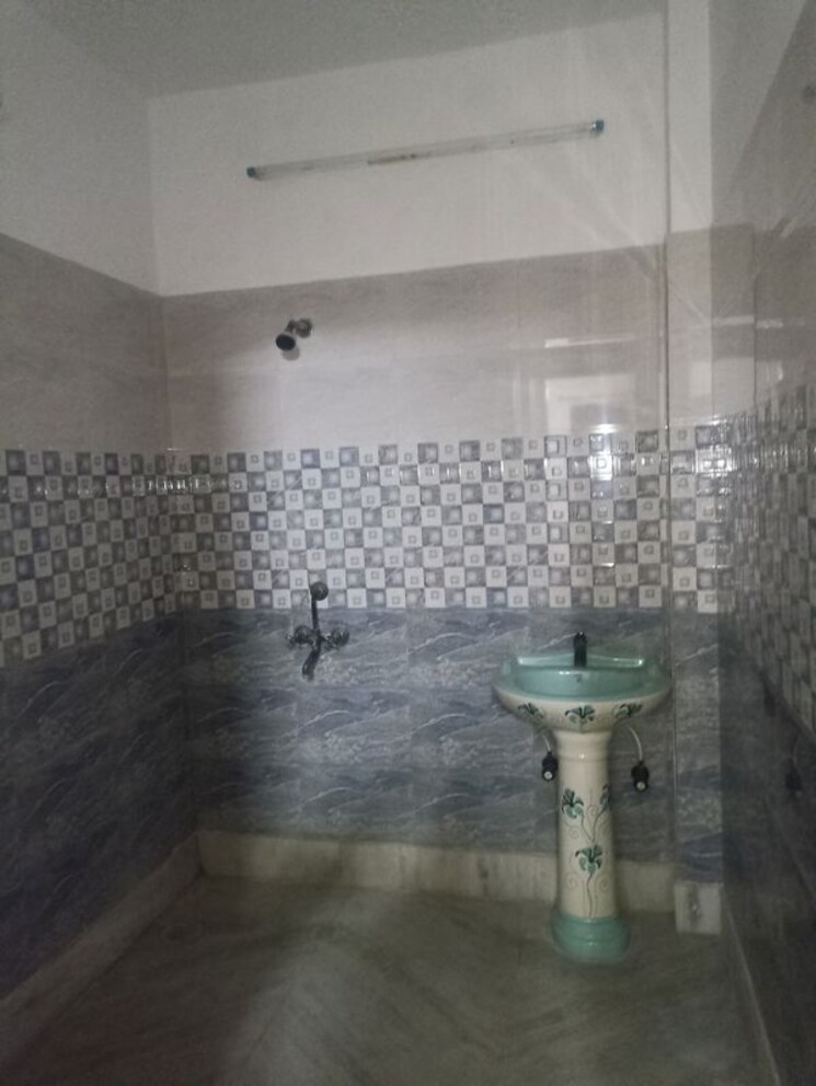 Bathroom, rwa-apartments-sector-50 2.5 Bedroom 1450 Sq.Ft. Independent House In Sector 50 Noida 9910642