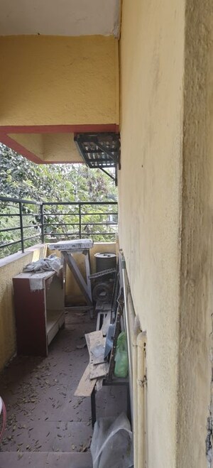 Team Area in 2 BHK Apartment at Dinesh Apartment, Shivajinagar – for Rent