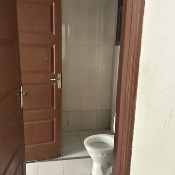 Bathroom in 3 BHK Apartment at Sector 19 – for Rent
