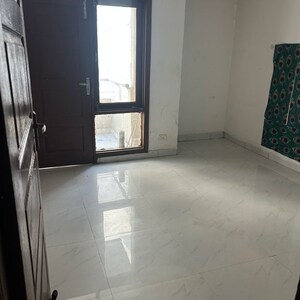 Room in 3 BHK Apartment at Sector 19 – for Rent