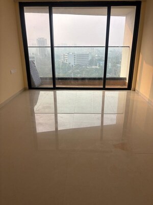 Room in 3 BHK Apartment at Kalpataru Magnus, Bandra East – for Rent