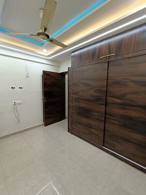 Room in 1 BHK Apartment at Andheri West – for Rent