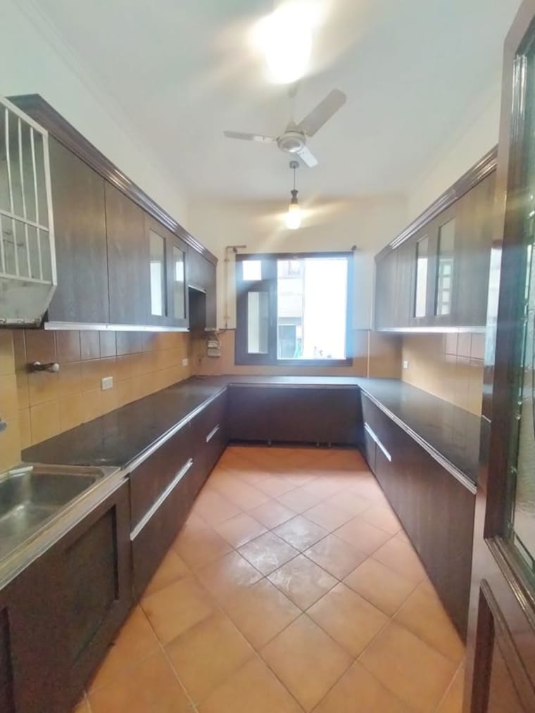 Kitchen, defence colony 3 Bedroom 325 Sq.Yd. Apartment In Defence Colony Delhi 9910795