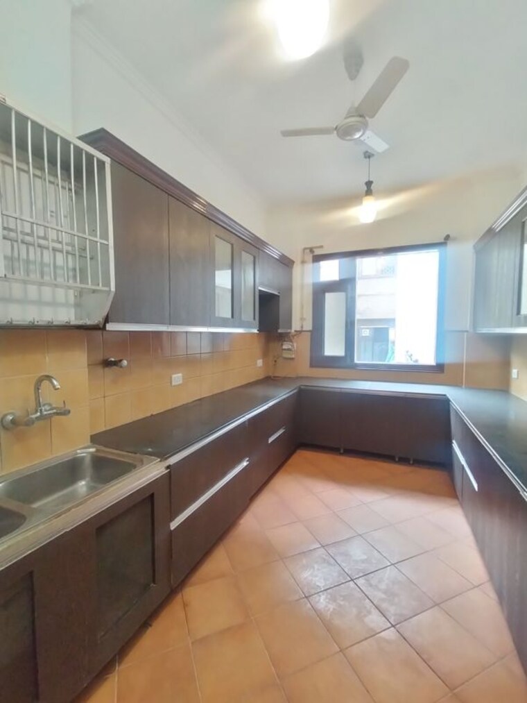 Kitchen, defence colony 3 Bedroom 325 Sq.Yd. Apartment In Defence Colony Delhi 9910795