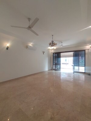 Room in 3 BHK Apartment at Defence Colony – for Rent