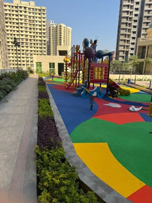 Swimming Pool in 3 BHK Apartment at Kalpataru Paramount B, Kapur Bawdi – for Rent