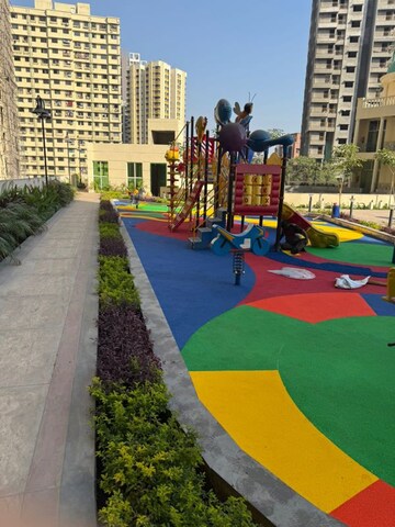 Swimming Pool in 3 BHK Apartment at Kalpataru Paramount B, Kapur Bawdi – for Rent